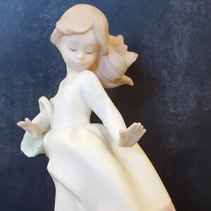 Vintage Lladro Figurine: Golden Memories Girl with Flowers, 1991